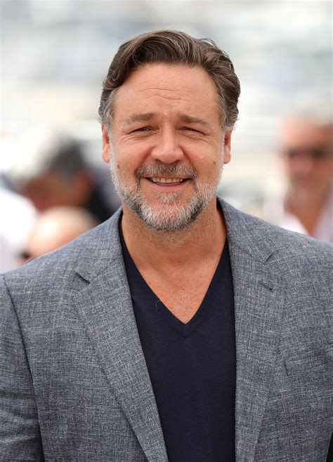 how do i contact russell crowe